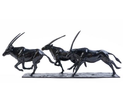 Sculpture en bronze d'un troupeau d'oryx au galop