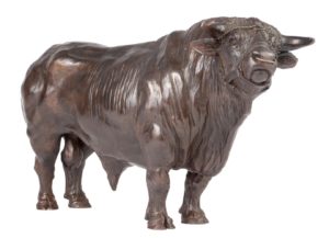 Sculpture en bronze d'un taureau charolais