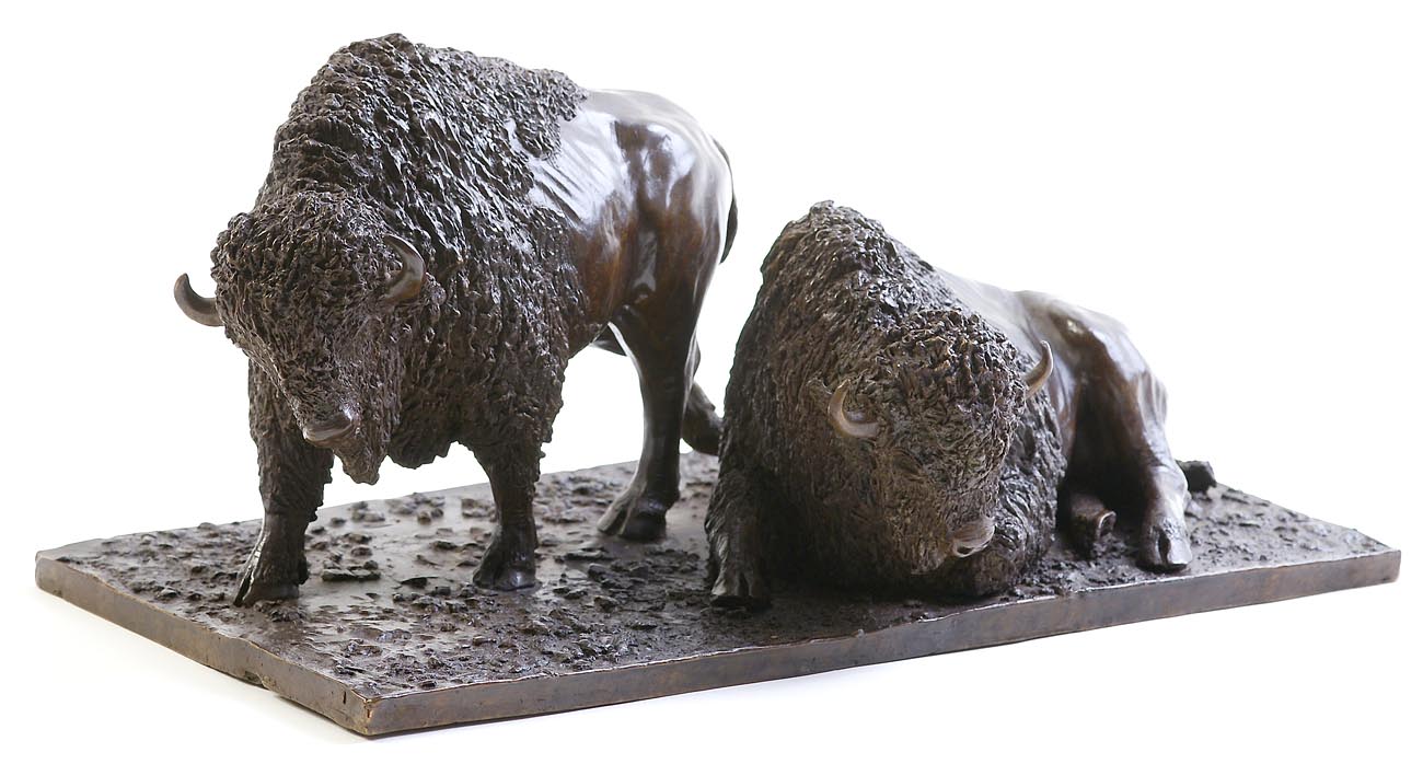 Sculpture en bronze de deux bisons