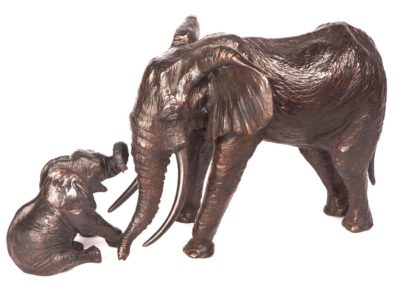 Éléphant d'Afrique et éléphanteau assis - Vue 02