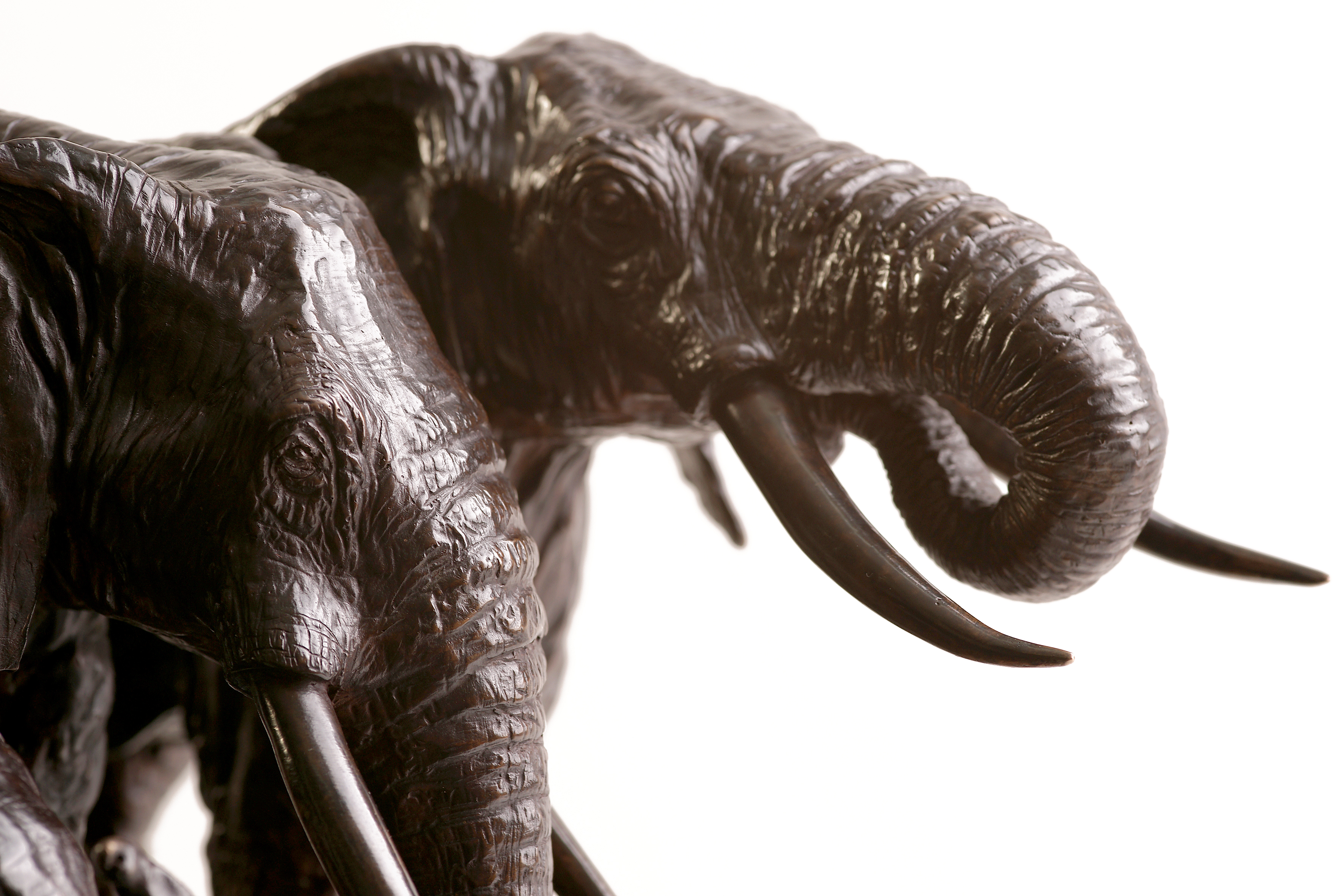 Sculpture bronze Colcombet éléphant d'Afrique buvant